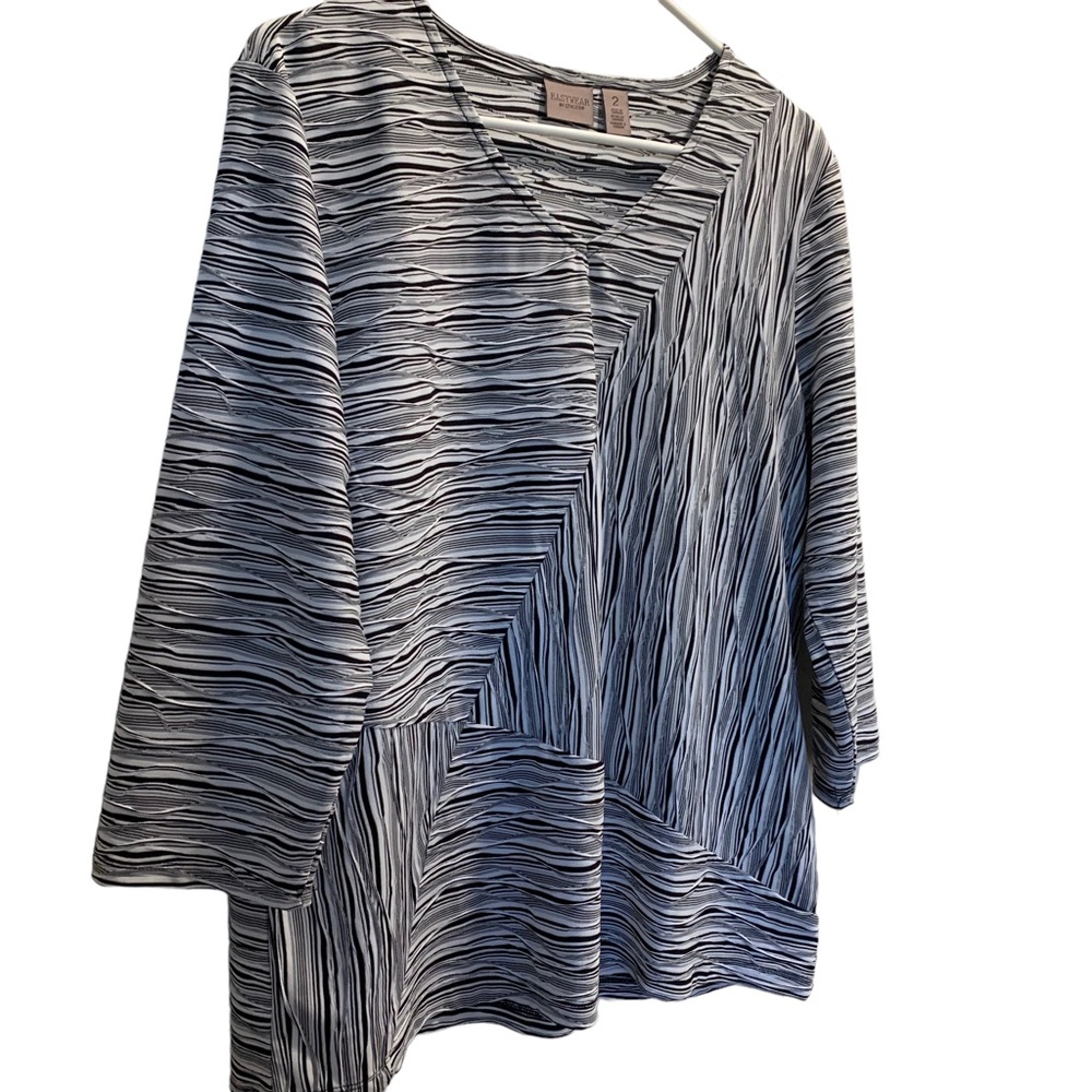 Chico’s Top EasyWear V-Neck Gray and White Ribbed * Large